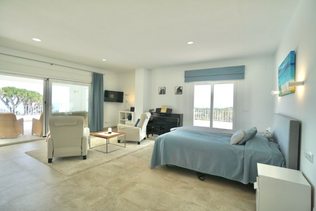 Detached Villa Montemar Alicante - image 31