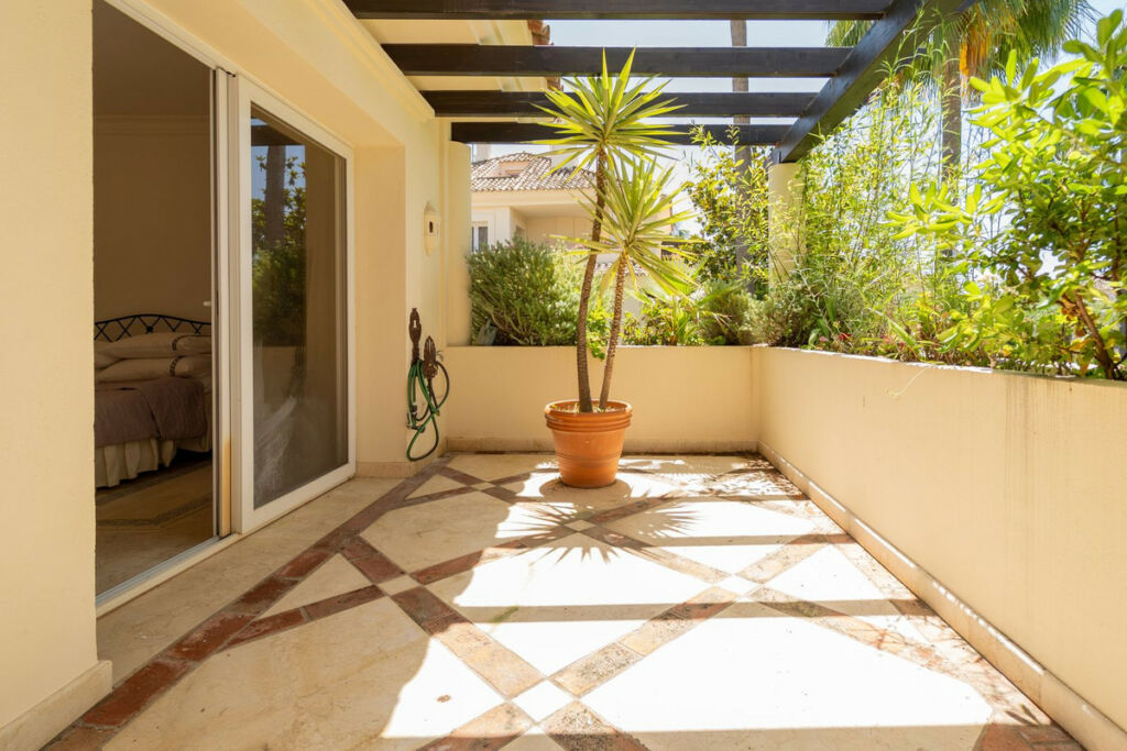 Middle Floor Apartment Nueva Andalucía Málaga - image 31
