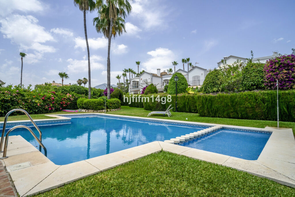 Townhouse Nueva Andalucía Málaga - image 31