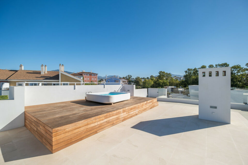 Detached Villa El Paraiso Málaga - image 31