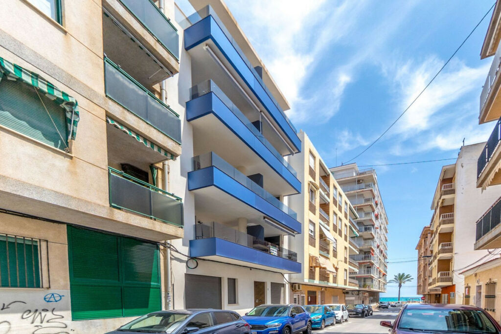 Middle Floor Apartment Torrevieja Alicante - image 31