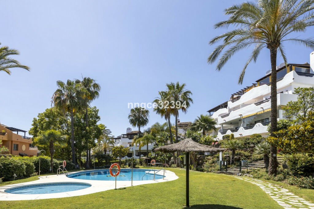 Townhouse Nagüeles Málaga - image 5