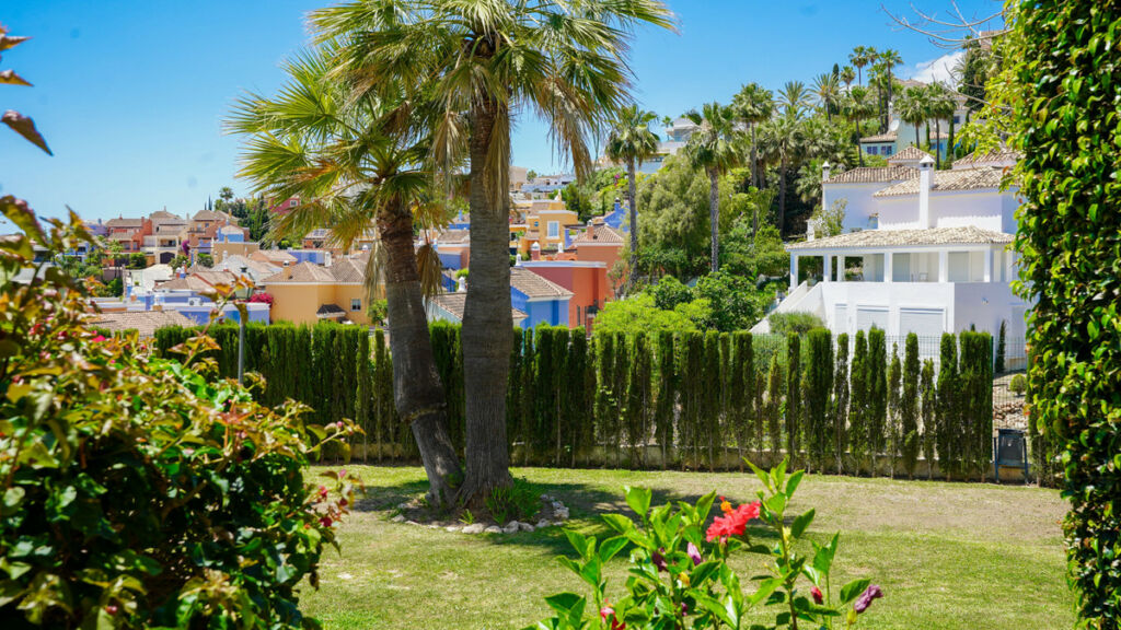 Middle Floor Apartment Nueva Andalucía Málaga - image 31