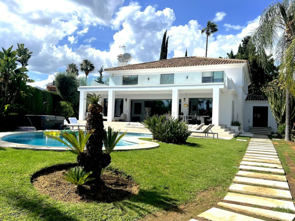 Detached Villa Nueva Andalucía Málaga - image 31
