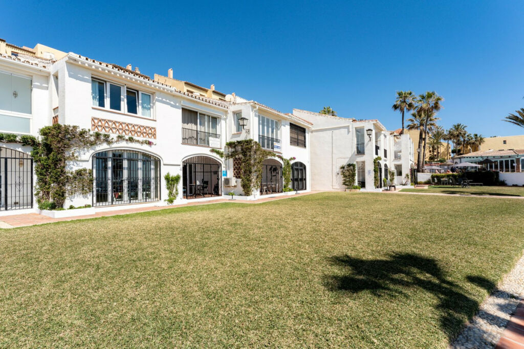Townhouse Calahonda Málaga - image 31