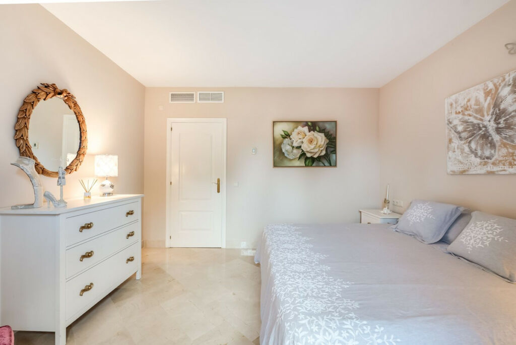 Middle Floor Apartment Elviria Málaga - image 32