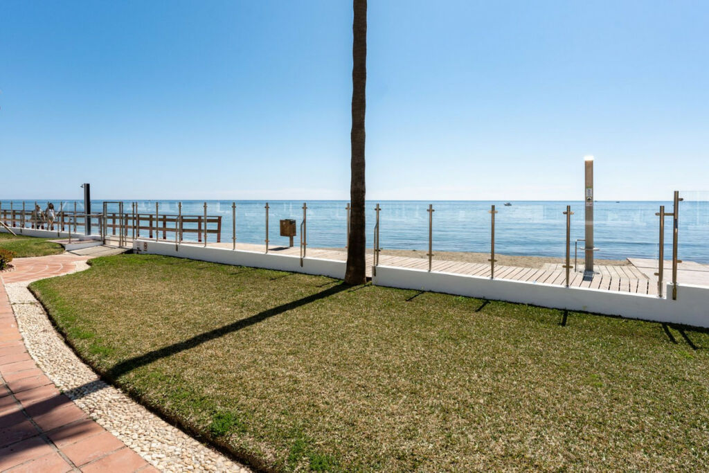 Townhouse Calahonda Málaga - image 32