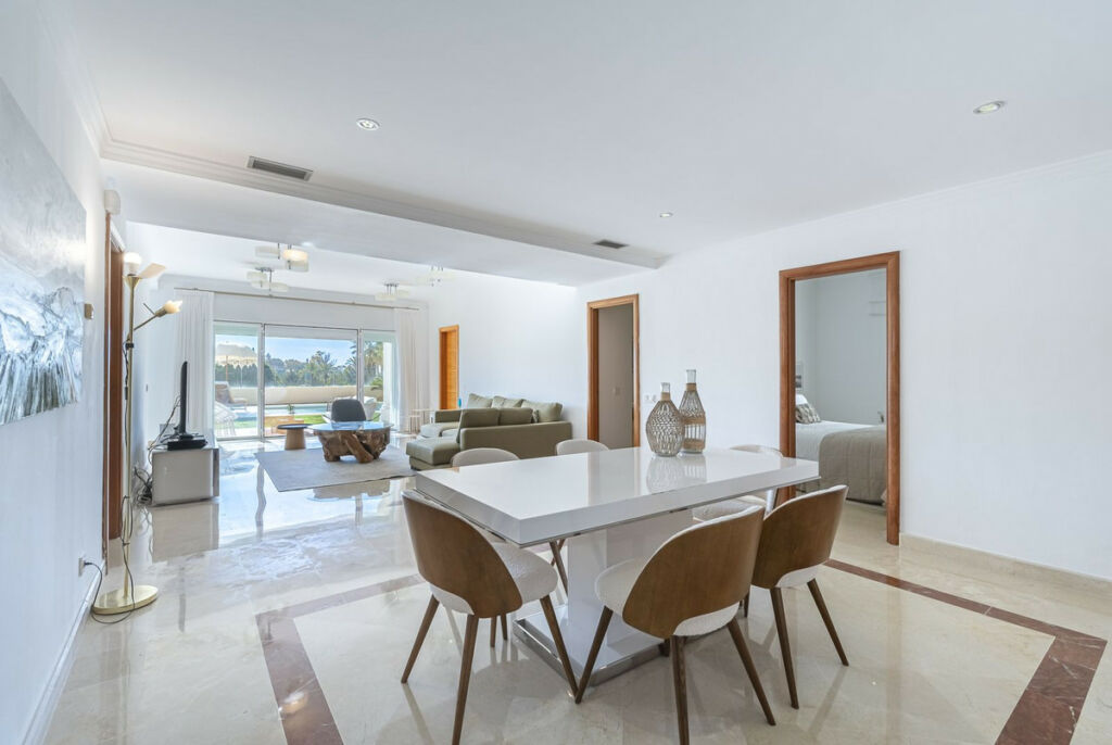 Detached Villa Nueva Andalucía Málaga - image 32