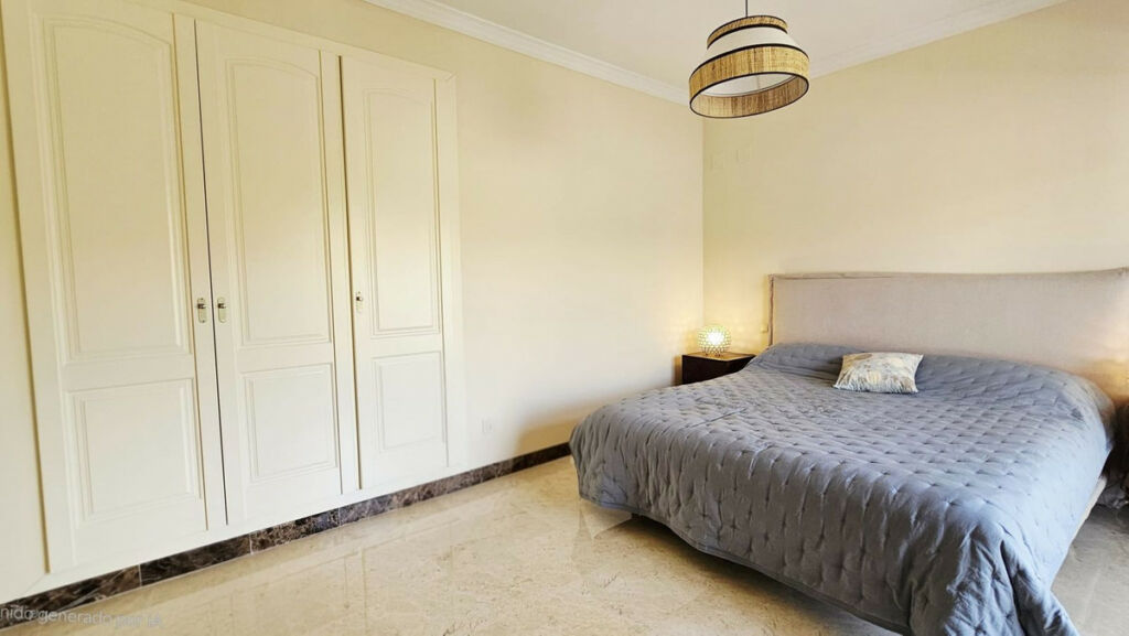 Detached Villa Estepona Málaga - image 32