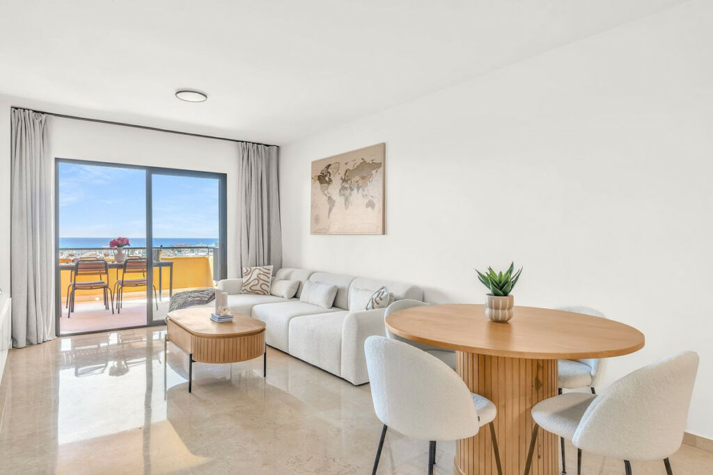 Middle Floor Apartment Estepona Málaga - image 32