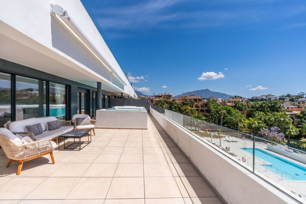 Middle Floor Apartment Estepona Málaga - image 32