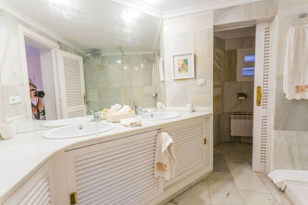 Detached Villa The Golden Mile Málaga - image 32