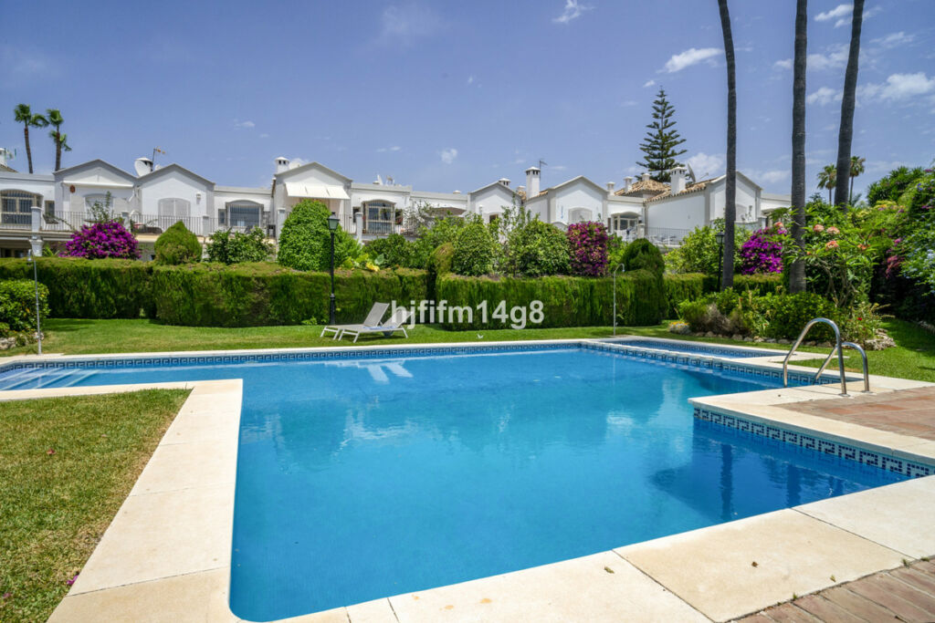 Townhouse Nueva Andalucía Málaga - image 32
