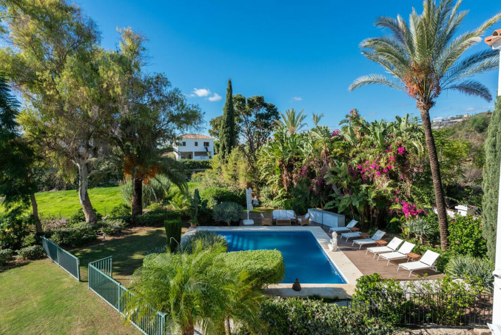 Detached Villa Nueva Andalucía Málaga - image 32