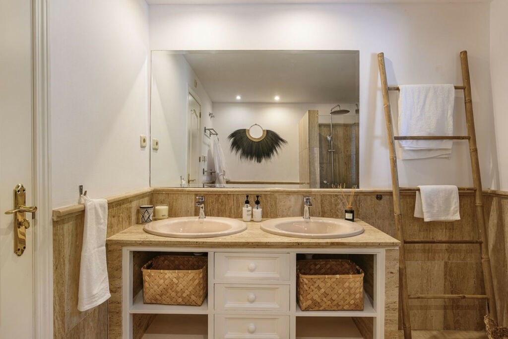 Detached Villa Estepona Málaga - image 32
