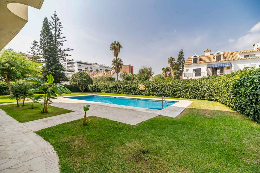 Middle Floor Apartment Fuengirola Málaga - image 32