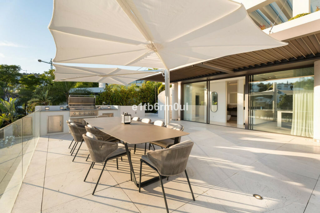 Detached Villa La Quinta Málaga - image 32
