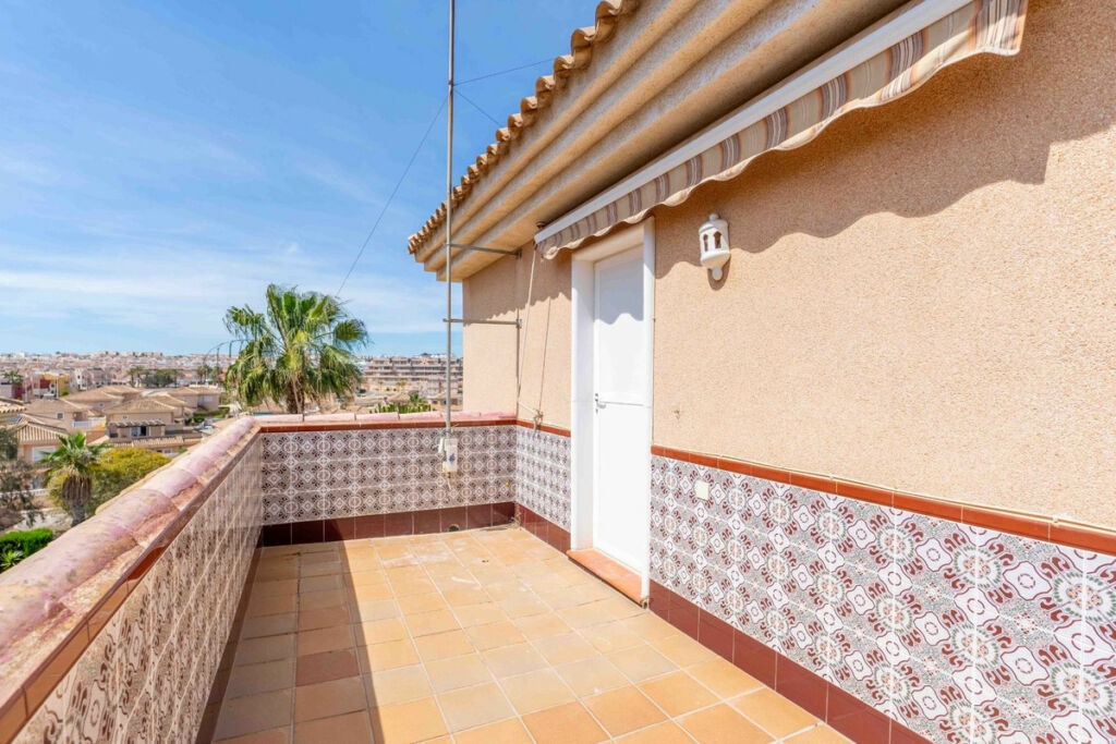 Detached Villa Punta Prima Alicante - image 31