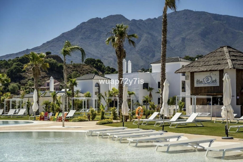 Middle Floor Apartment Estepona Málaga - image 33