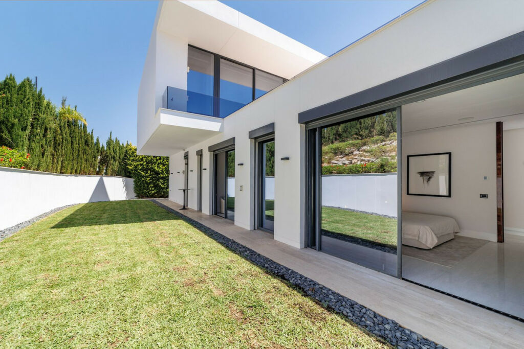 Detached Villa Nueva Andalucía Málaga - image 28