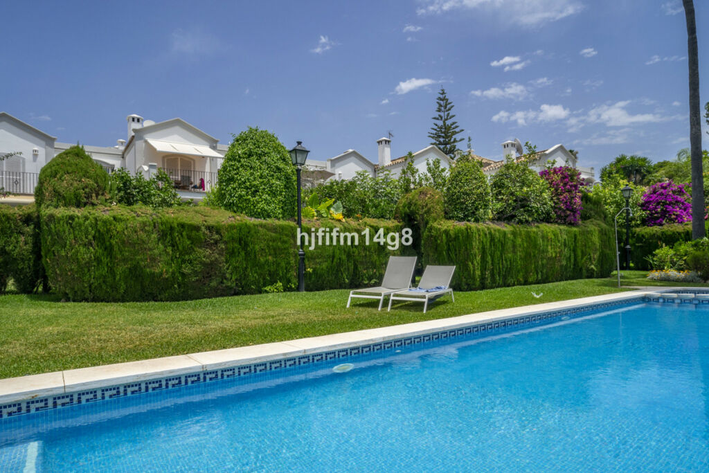 Townhouse Nueva Andalucía Málaga - image 33