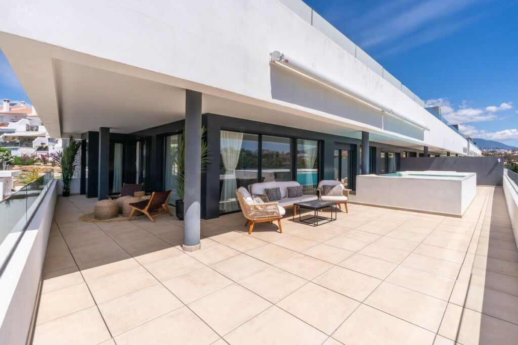 Middle Floor Apartment Estepona Málaga - image 33