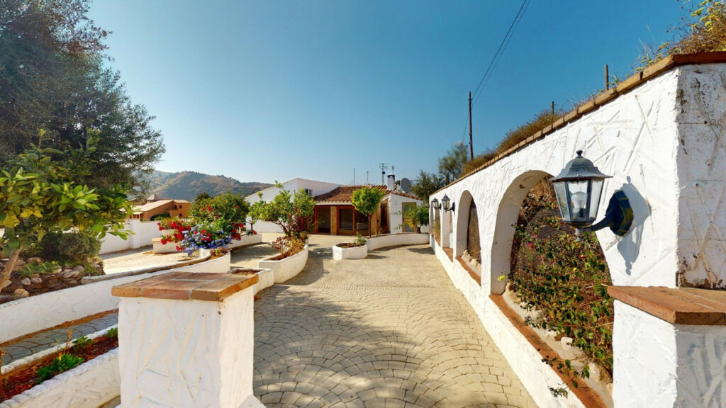 Detached Villa La Viñuela Málaga - image 33