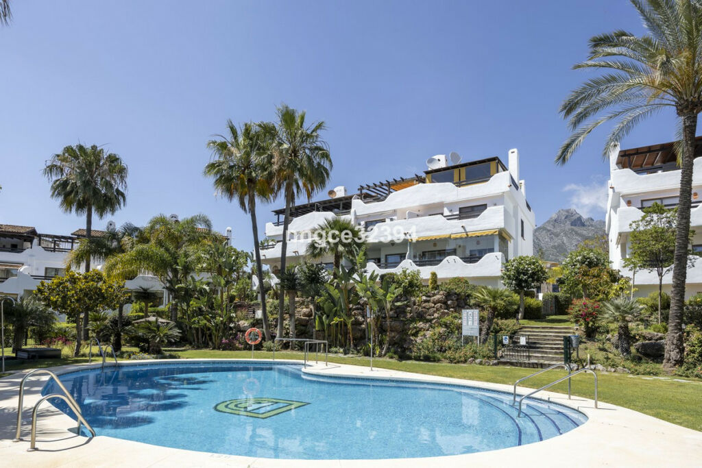 Townhouse Nagüeles Málaga - image 3