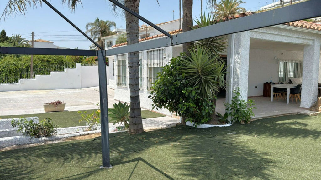 Detached Villa Estepona Málaga - image 32