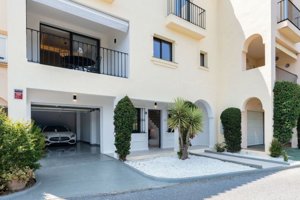 Townhouse Nueva Andalucía Málaga - image 34