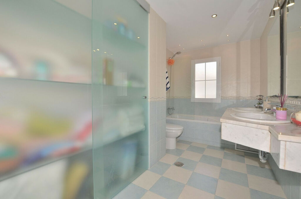 Penthouse Torrequebrada Málaga - image 34