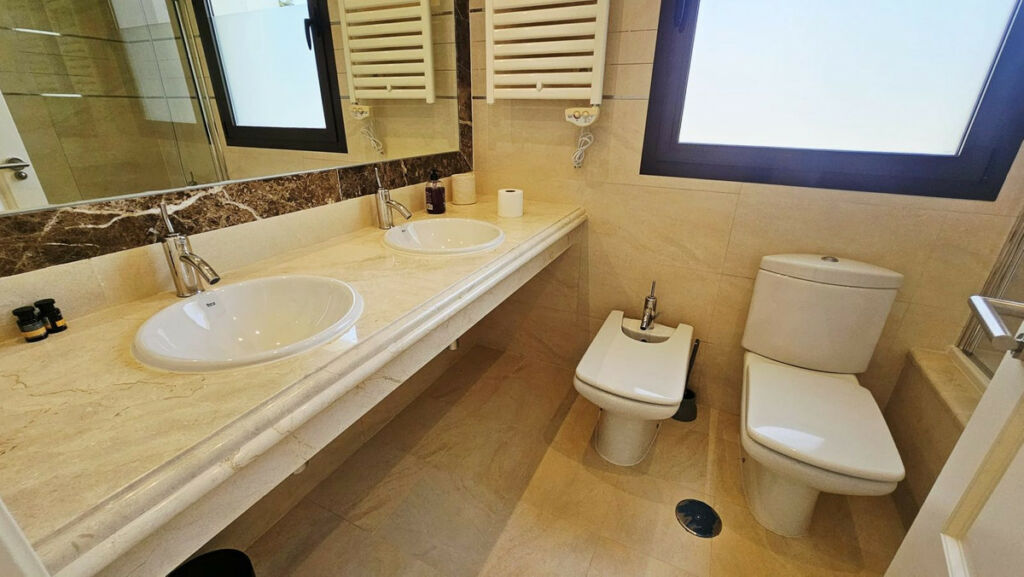 Detached Villa Estepona Málaga - image 34