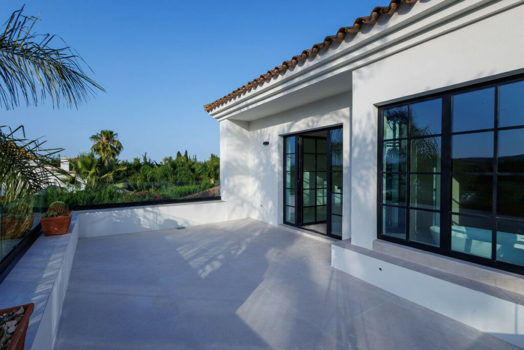 Detached Villa Sotogrande Cádiz - image 32