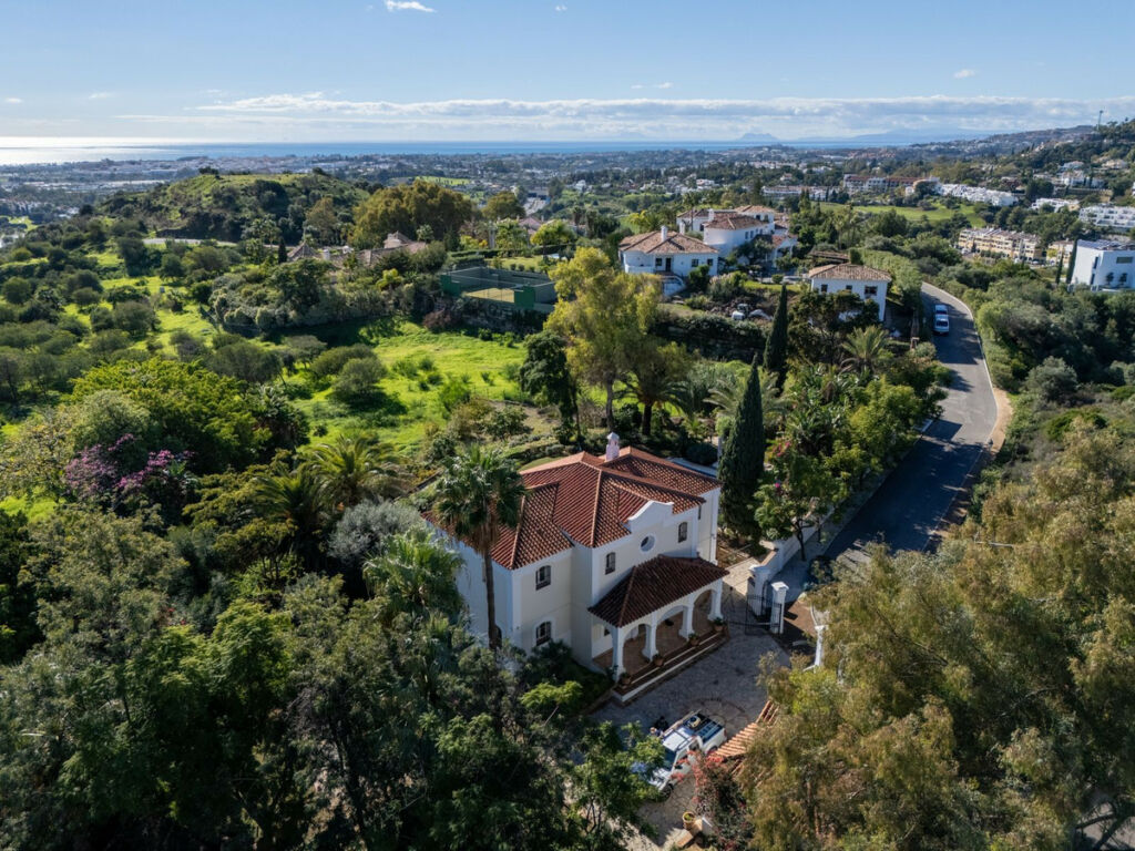 Detached Villa Nueva Andalucía Málaga - image 35