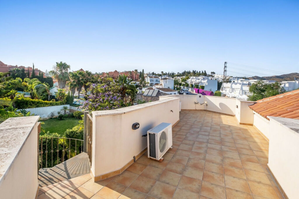 Detached Villa Reserva de Marbella Málaga - image 35