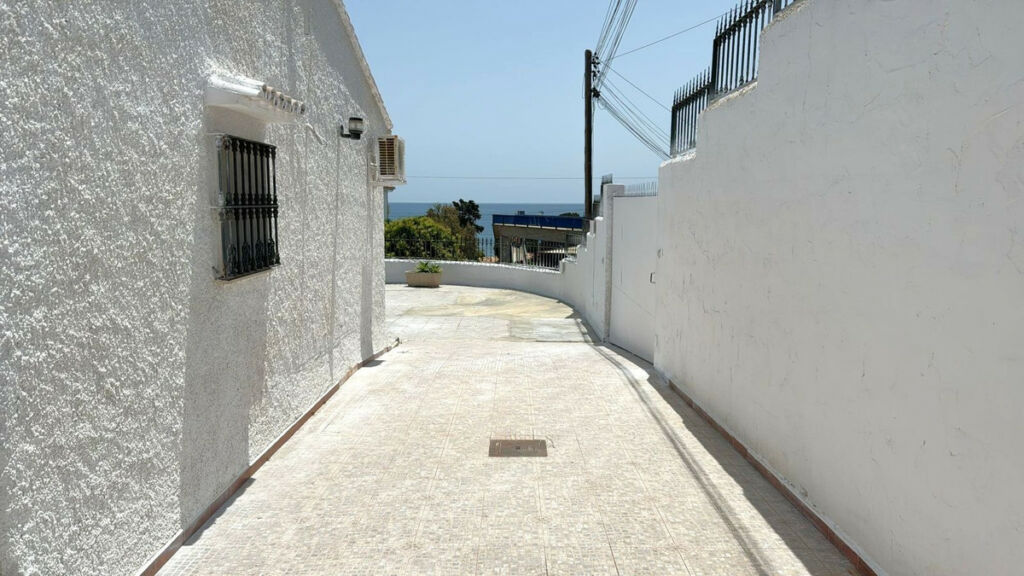 Detached Villa Estepona Málaga - image 34