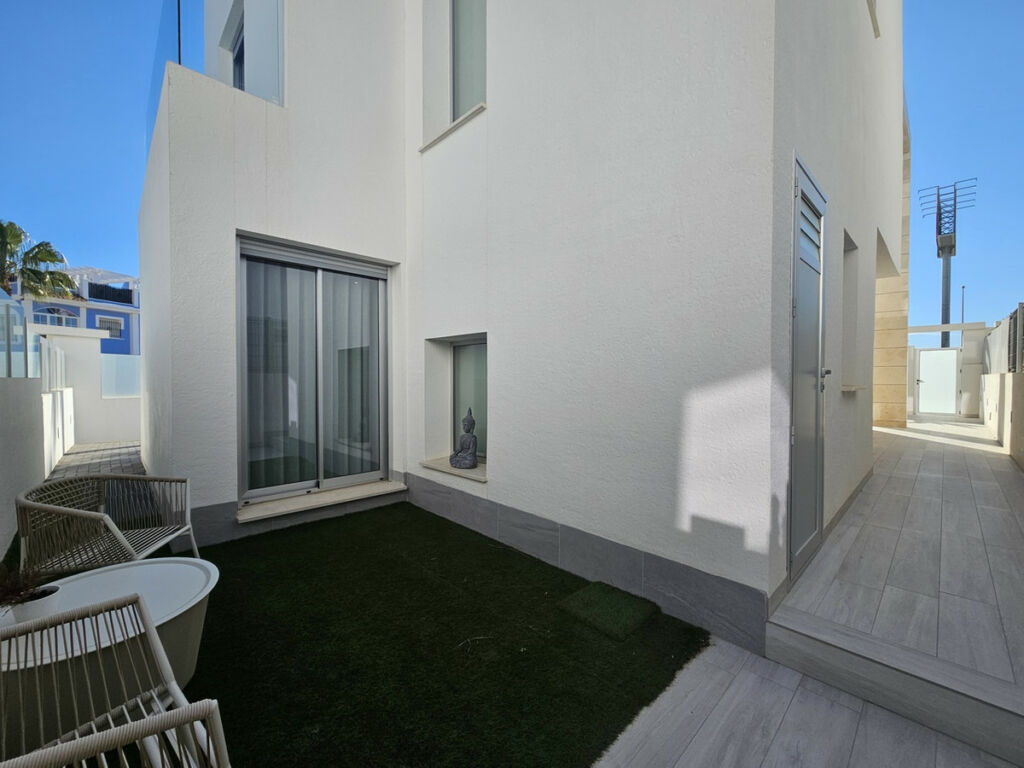 Detached Villa Cabo Roig Alicante - image 35