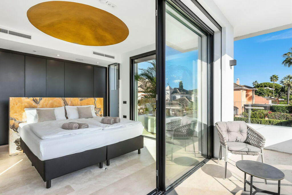 Detached Villa The Golden Mile Málaga - image 36