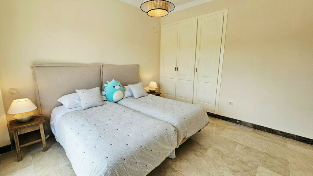 Detached Villa Estepona Málaga - image 36