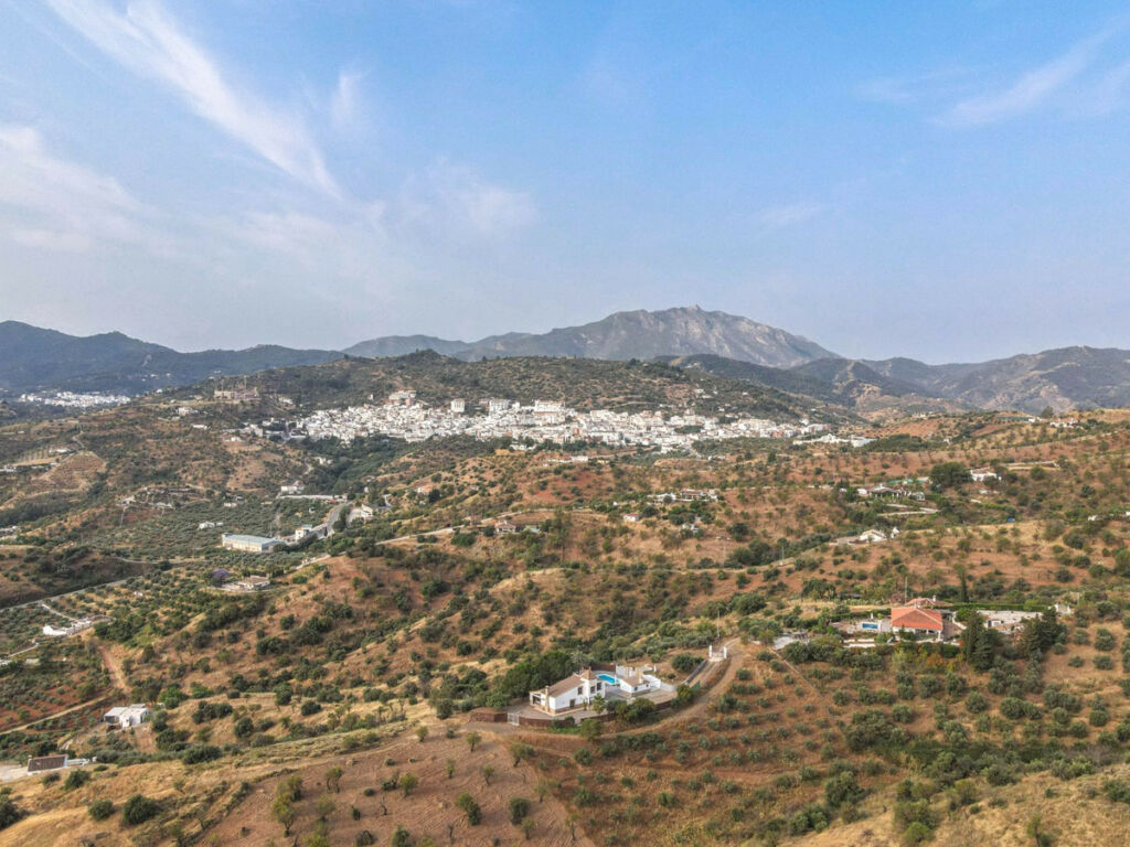 Detached Villa Guaro Málaga - image 36