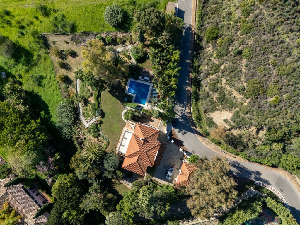 Detached Villa Nueva Andalucía Málaga - image 36