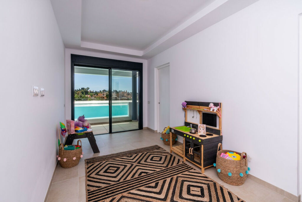 Middle Floor Apartment Estepona Málaga - image 37