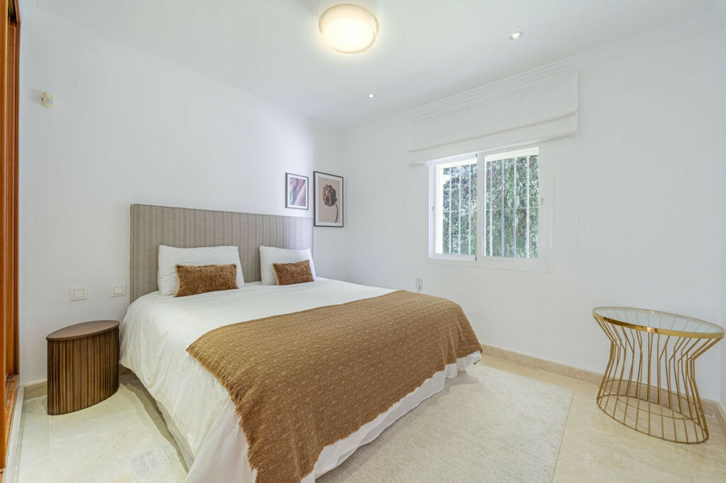 Detached Villa Nueva Andalucía Málaga - image 37