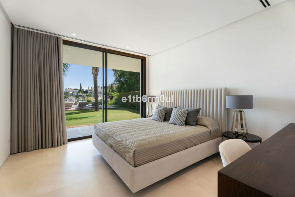 Detached Villa La Quinta Málaga - image 37
