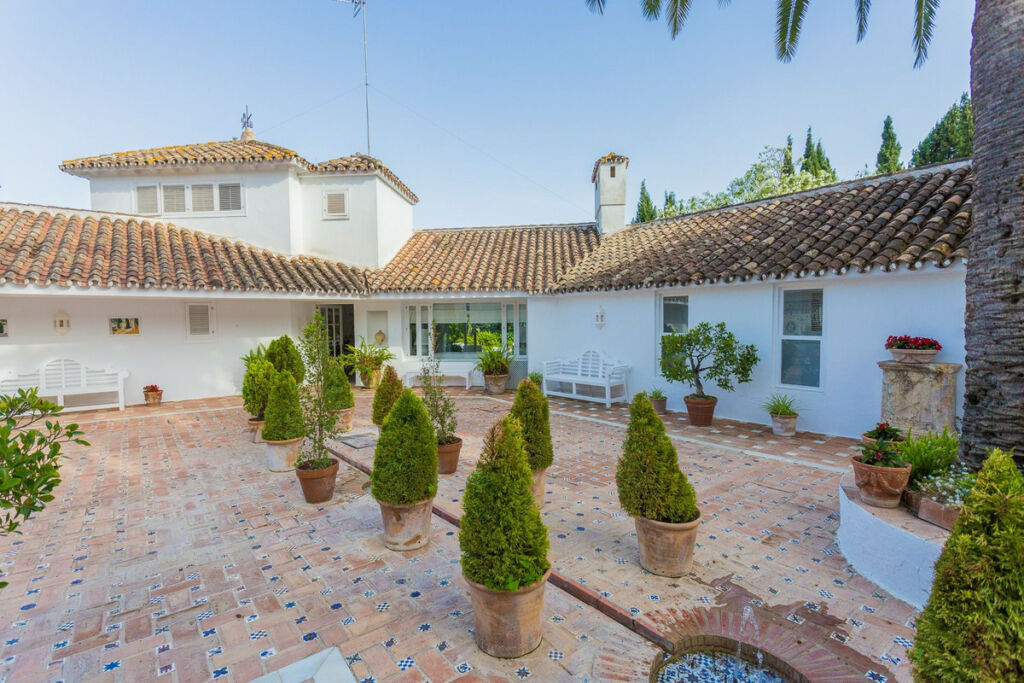 Detached Villa The Golden Mile Málaga - image 37