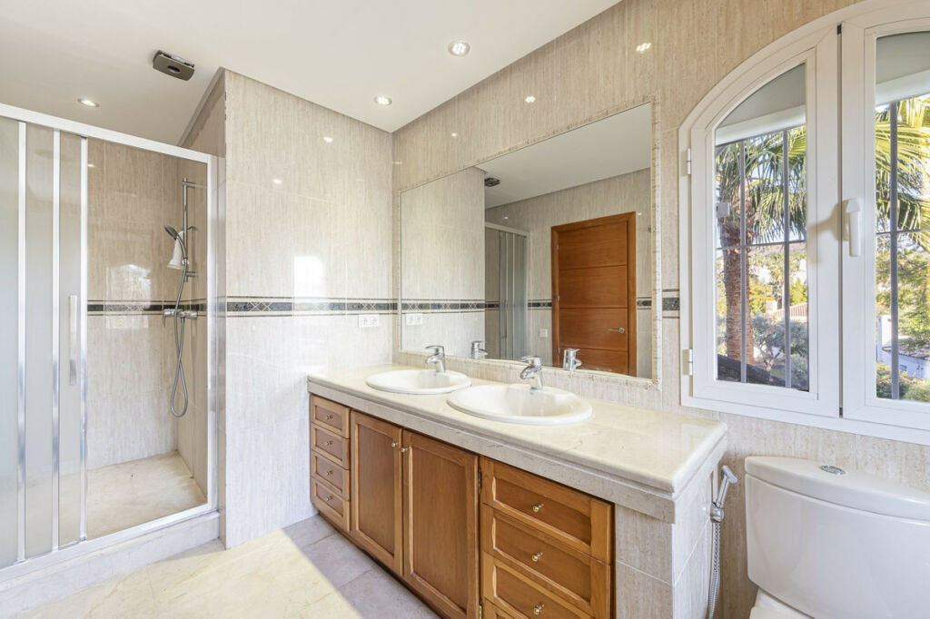 Detached Villa Nueva Andalucía Málaga - image 38