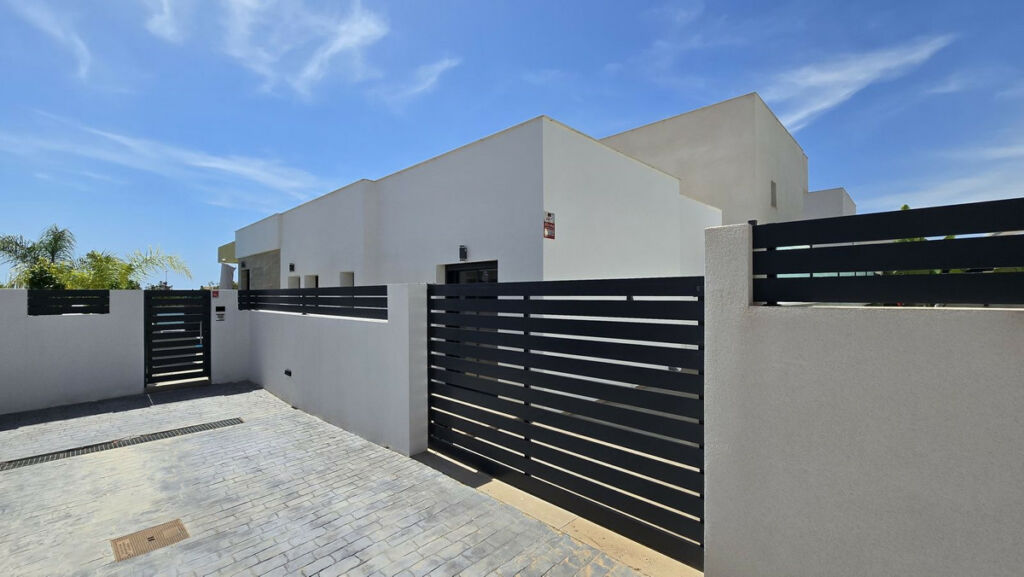 Detached Villa Los Montesinos Alicante - image 38