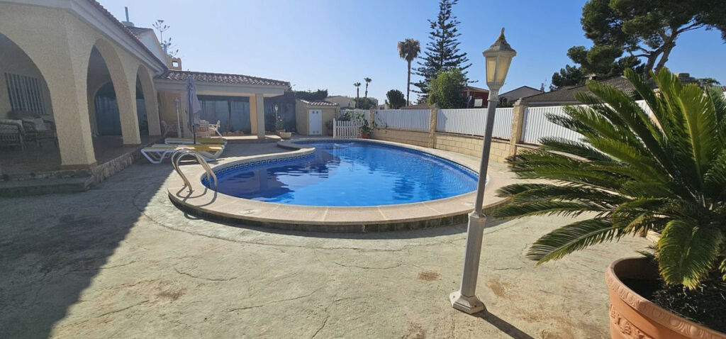 Detached Villa Campoamor Alicante - image 38