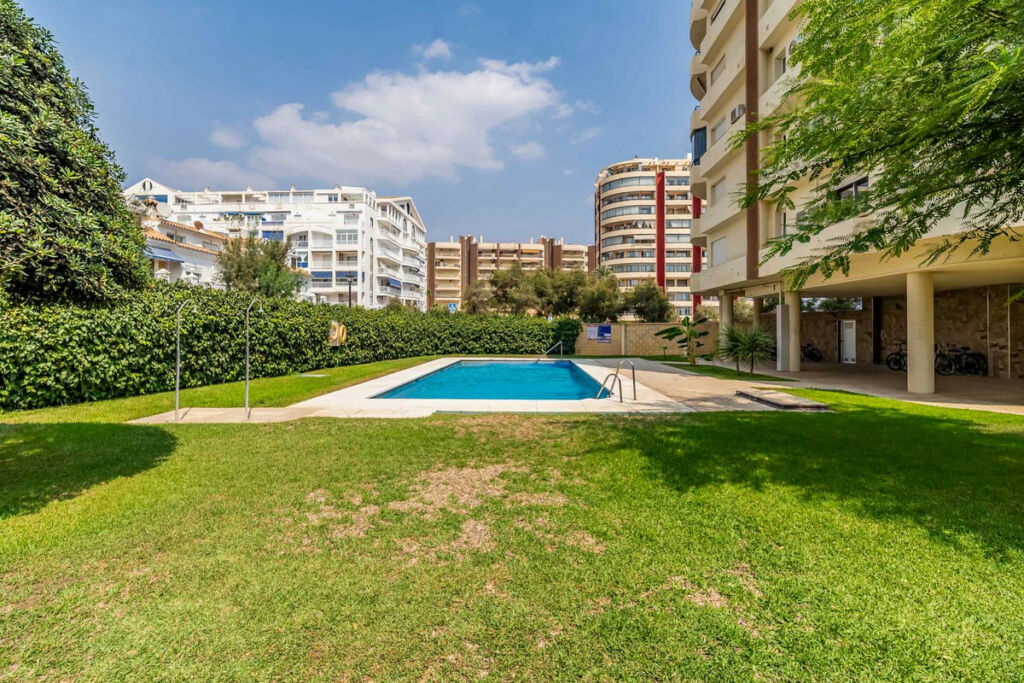 Middle Floor Apartment Fuengirola Málaga - image 38