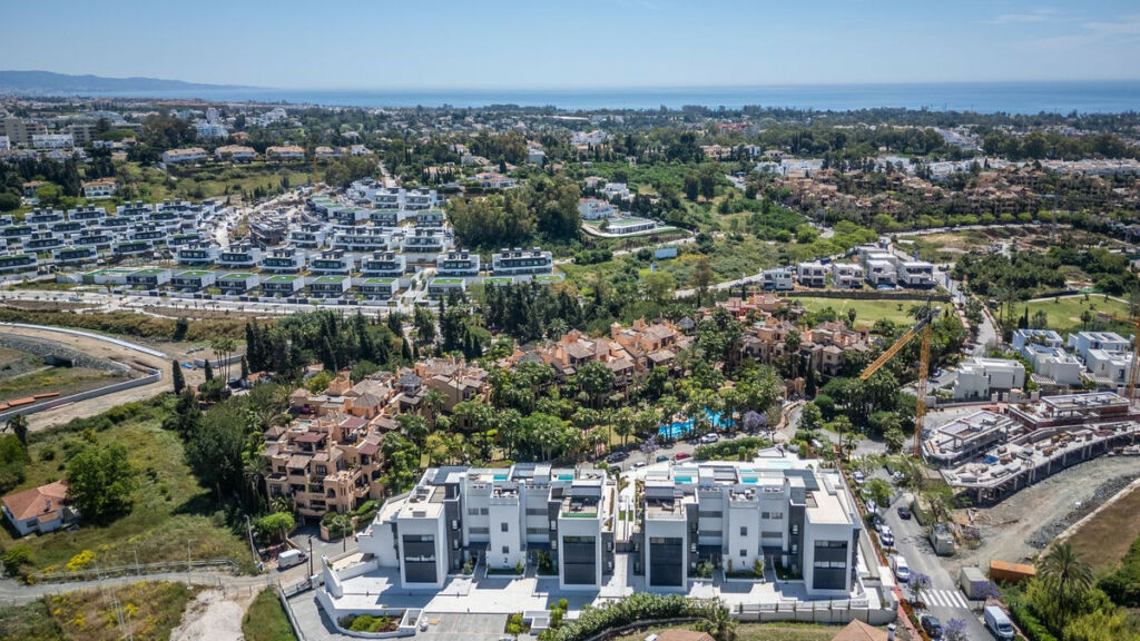 Middle Floor Apartment Estepona Málaga - image 38